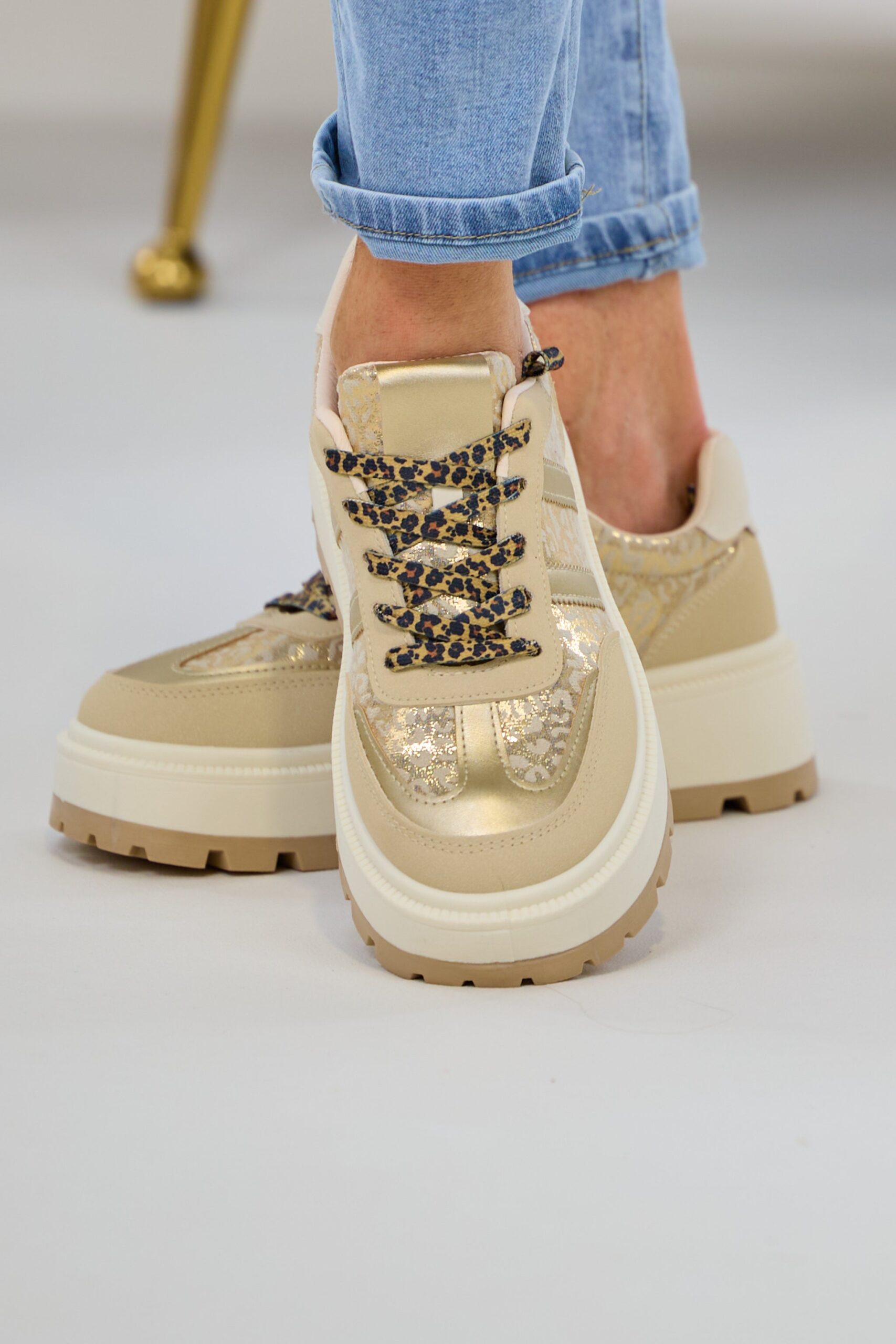 Sneaker mit grober Plateausohle, beige-gold-leo – Bild 3