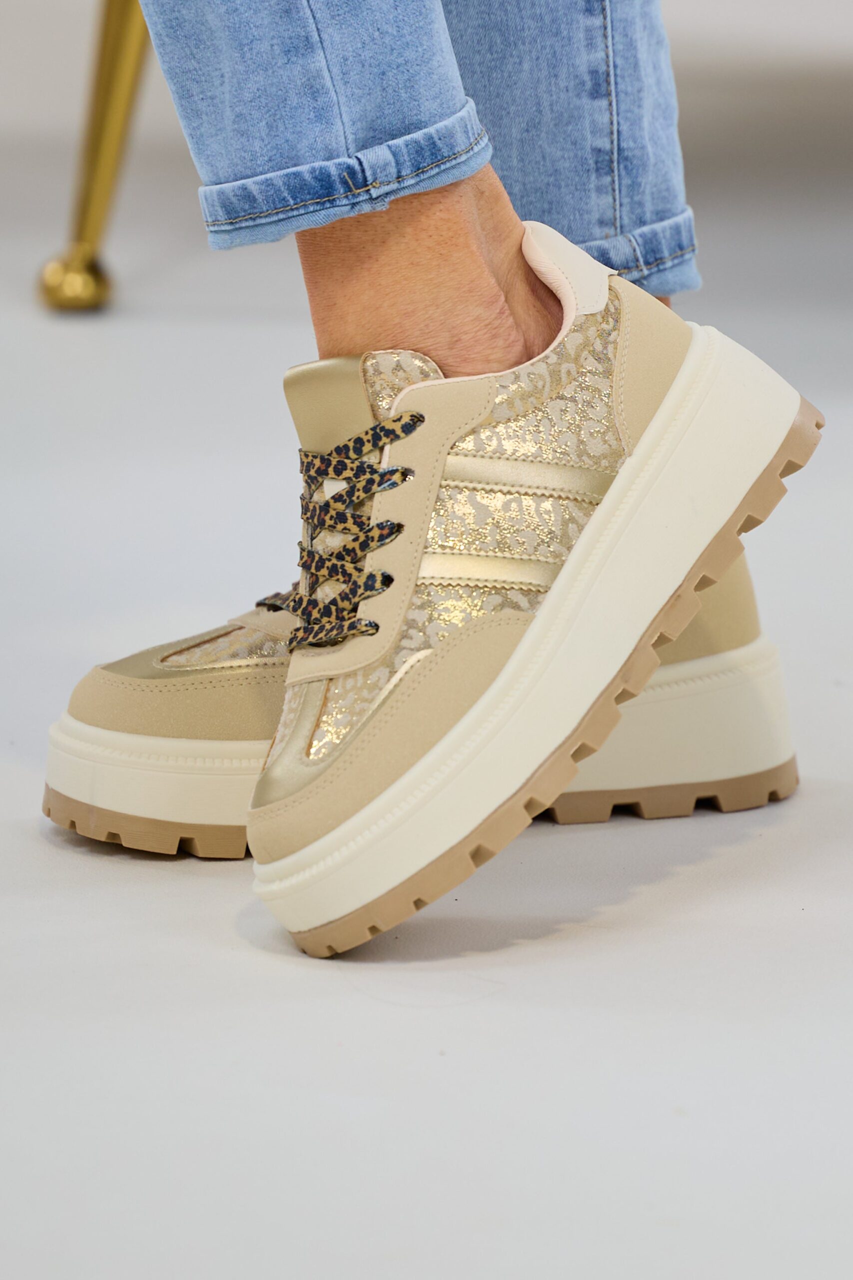 Sneaker mit grober Plateausohle, beige-gold-leo