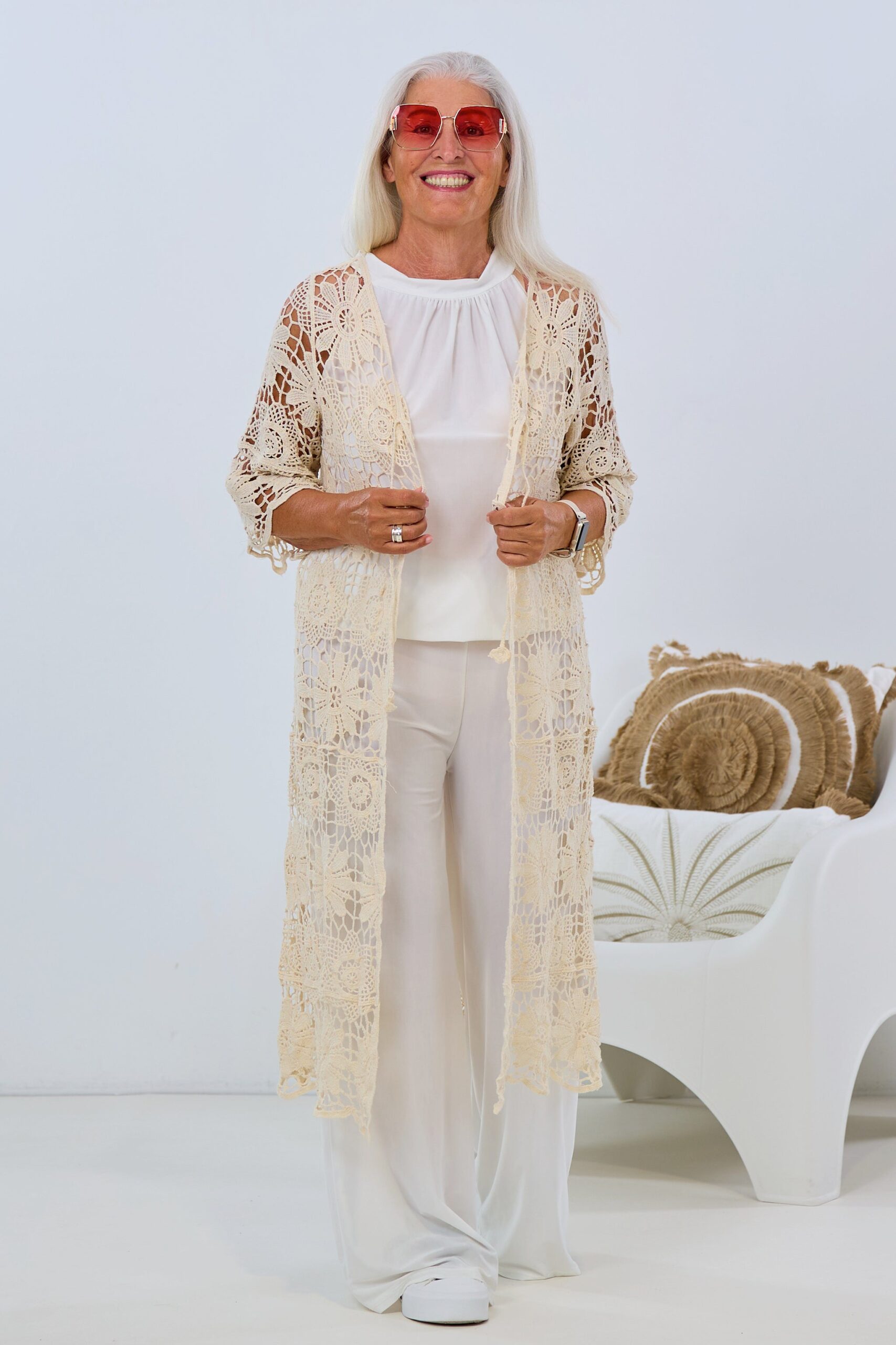 Lange Häkel-Strickjacke mit 3/4 Arm, beige – Bild 4