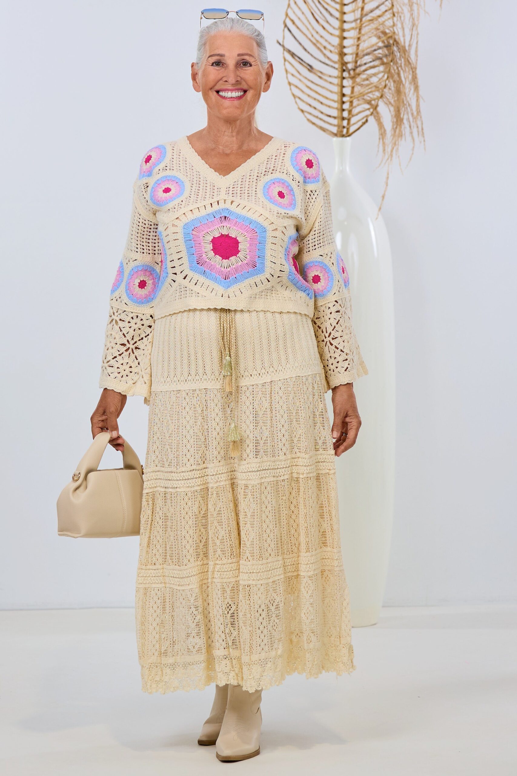 Pulli in Häkeloptik mit Mandala-Muster, creme-blau-flieder – Bild 2