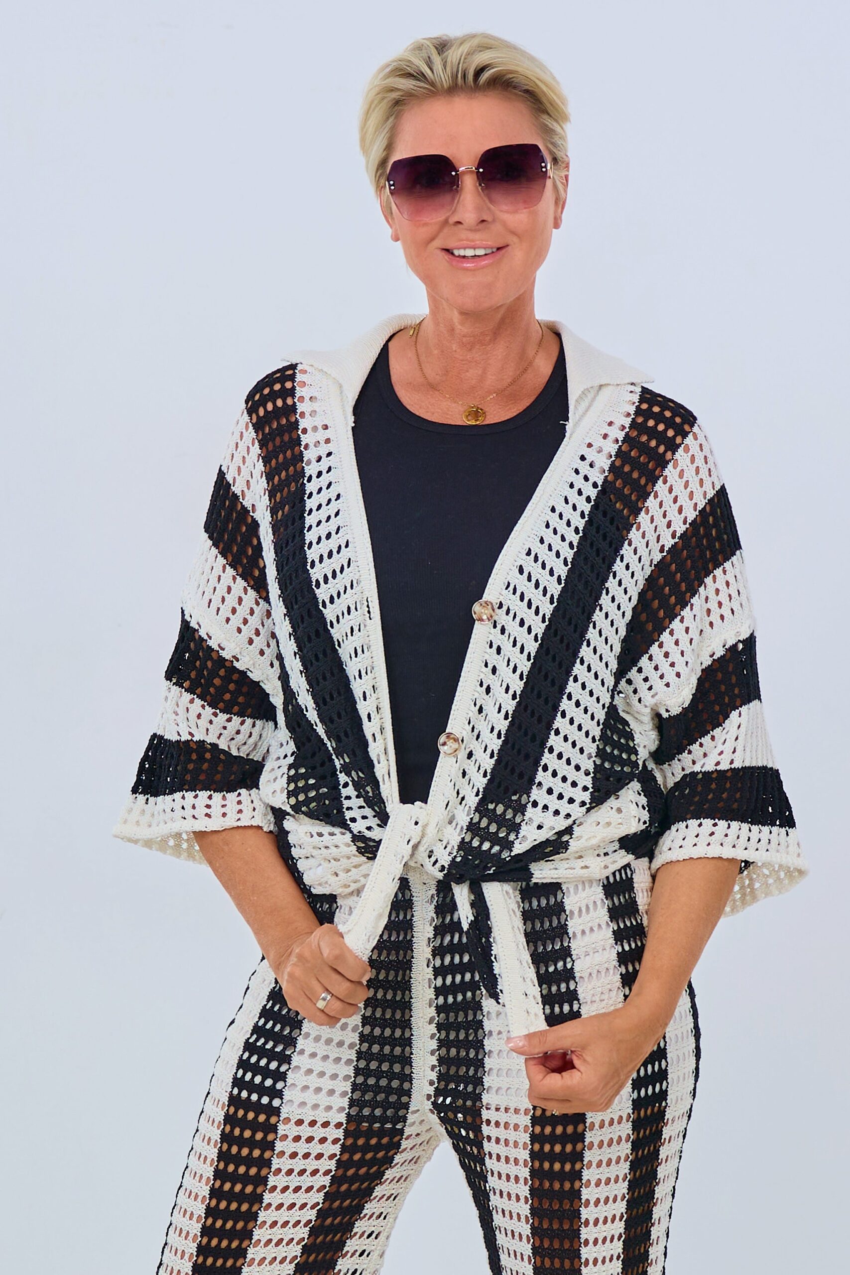Kurzarm Cardigan mit Längsstreifen, schwarz-ecru – Bild 4