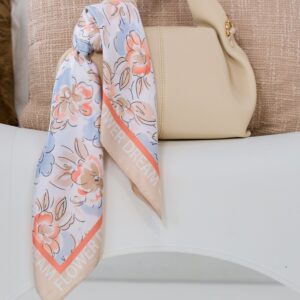 Satin Tuch mit Blumenmuster, ecru-apricot