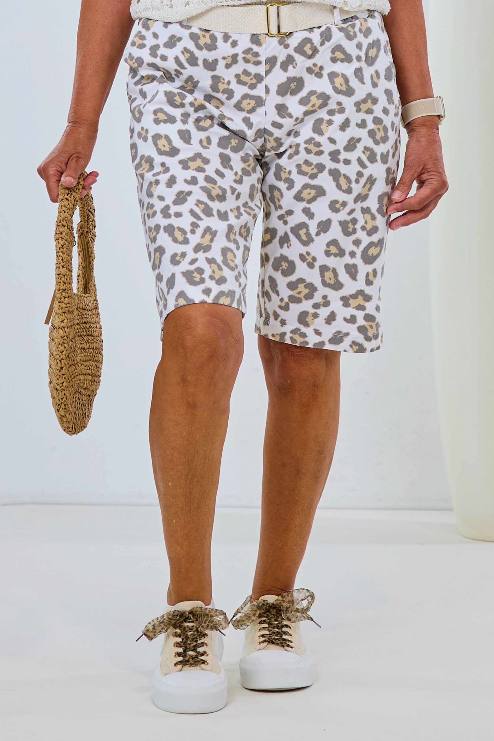 Shorts im Leo-Design, weiß-leo – Bild 4
