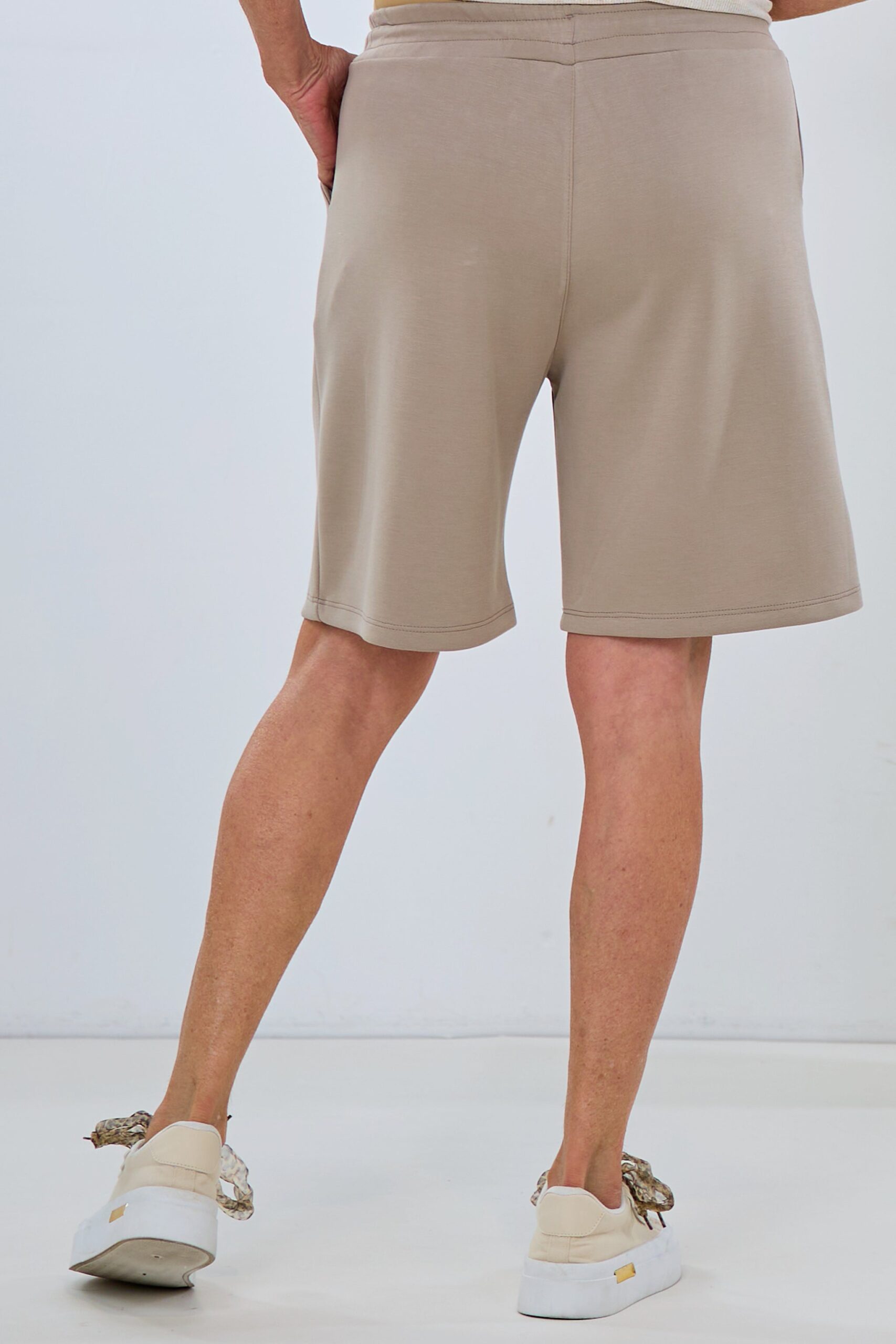 Uni Shorts mit Kordelzug, taupe – Bild 3
