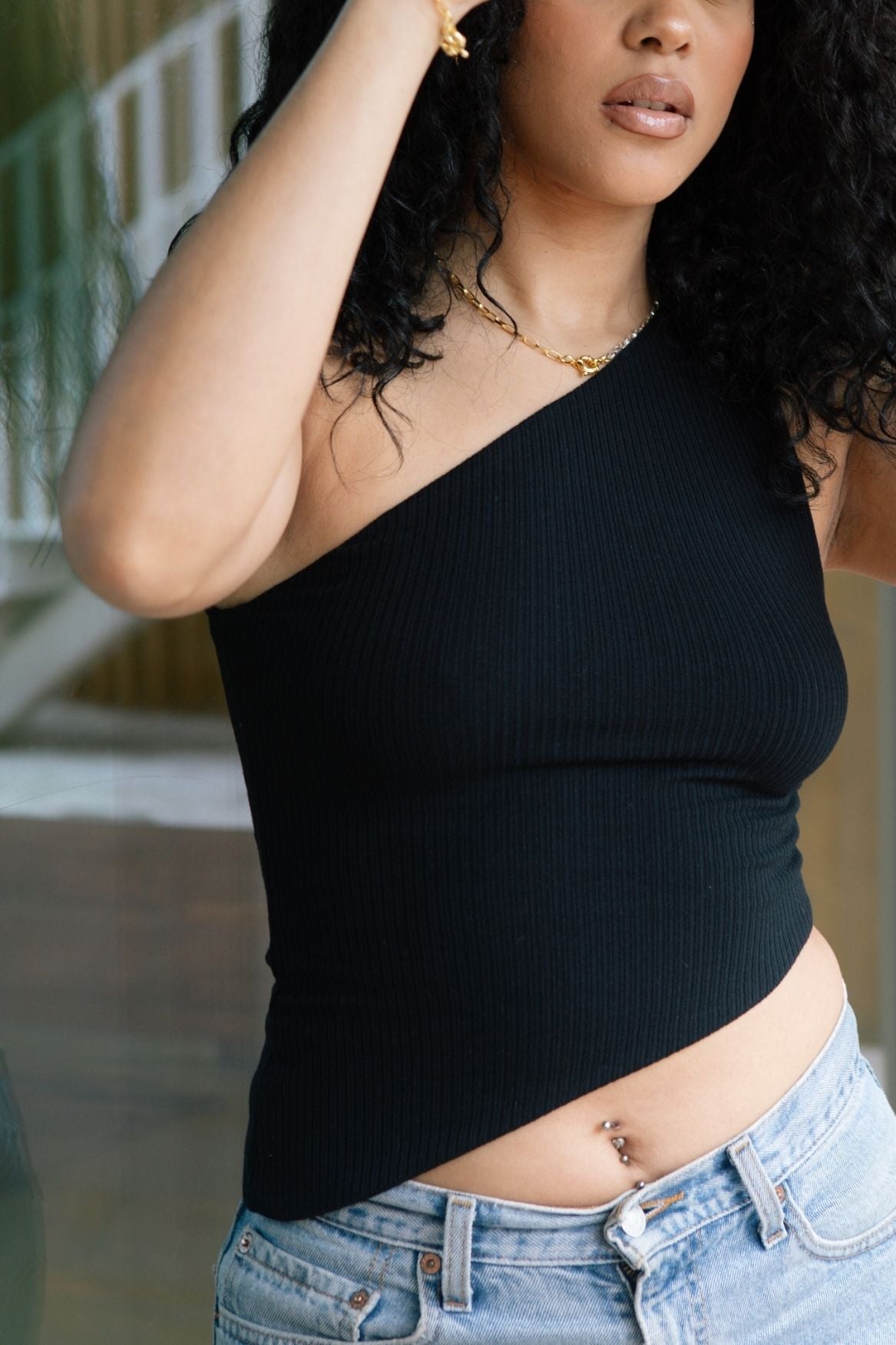 Asymmetrisches One-Shoulder Top Modal - Schwarz – Bild 3