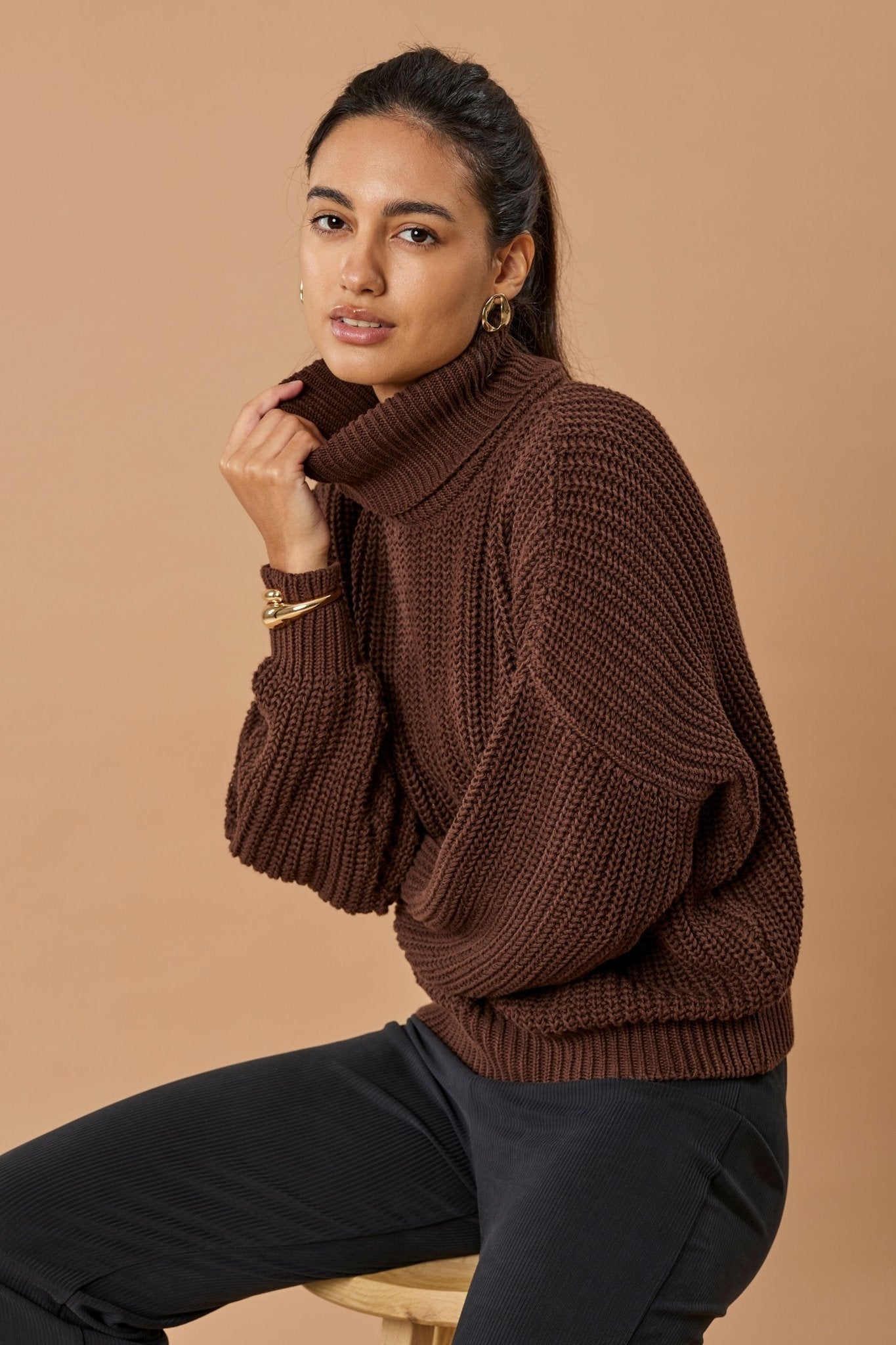 Rollkragen-Strickpullover Penelope Bio-Baumwolle - Chocolate – Bild 2