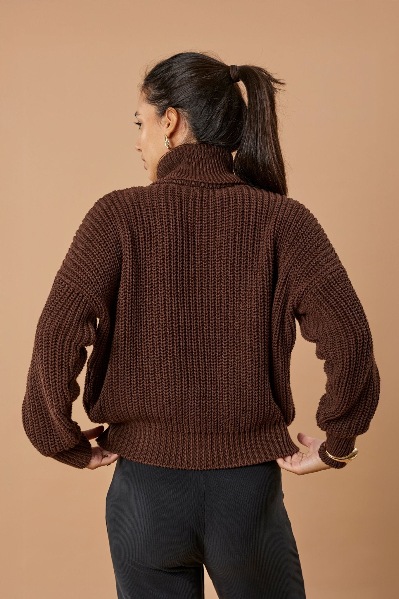 Rollkragen-Strickpullover Penelope Bio-Baumwolle - Chocolate – Bild 6