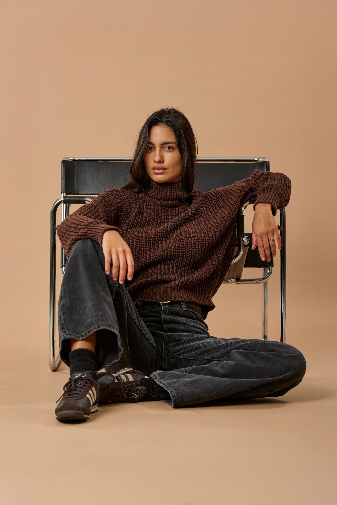 Rollkragen-Strickpullover Penelope Bio-Baumwolle - Chocolate – Bild 5