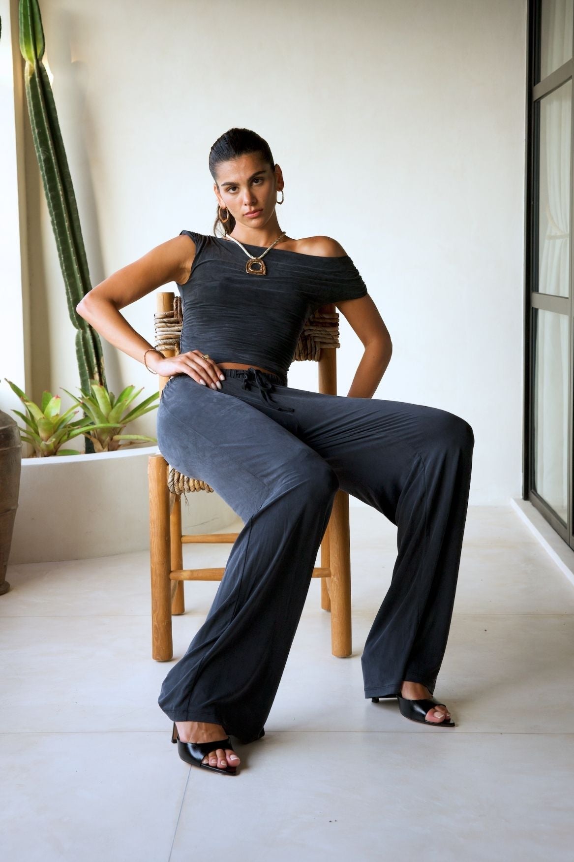 Wide Leg Flowy Pant Cupro - Faded Black – Bild 2