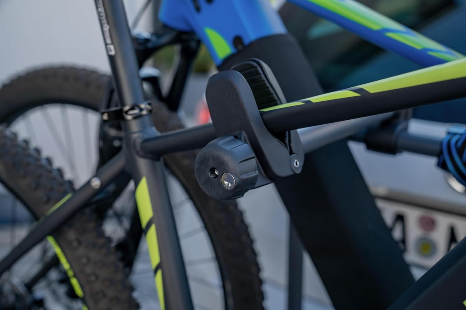 Fischer Kupplungs-Fahrradträger ProlineEvo 2, für 2 Fahrräder bis 60kg Nutzlast, E-Bike geeignet, vormontiert, abschließbar, faltbar – Bild 14