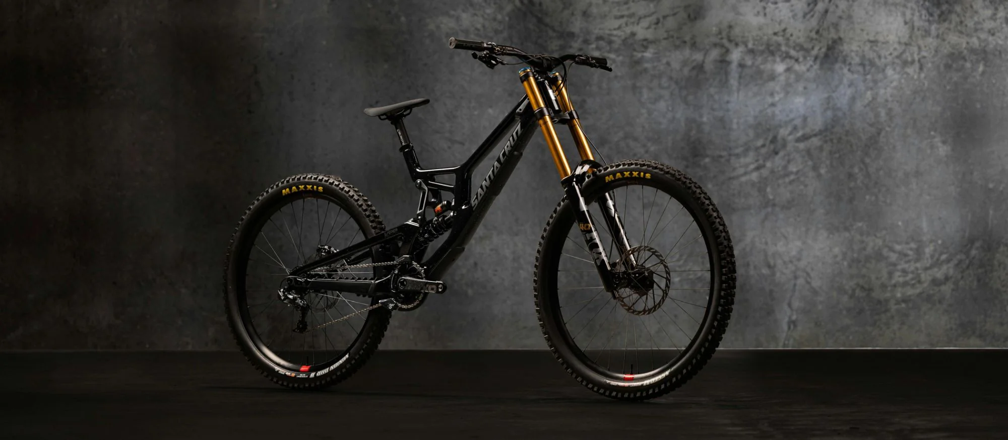Santa Cruz V10 8 CC X01 MX Gloss Black Sparkle 2025 – Bild 2