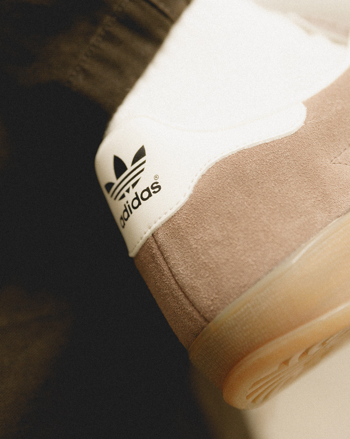 Drei Streifen Gazelle Indoor – Bild 5