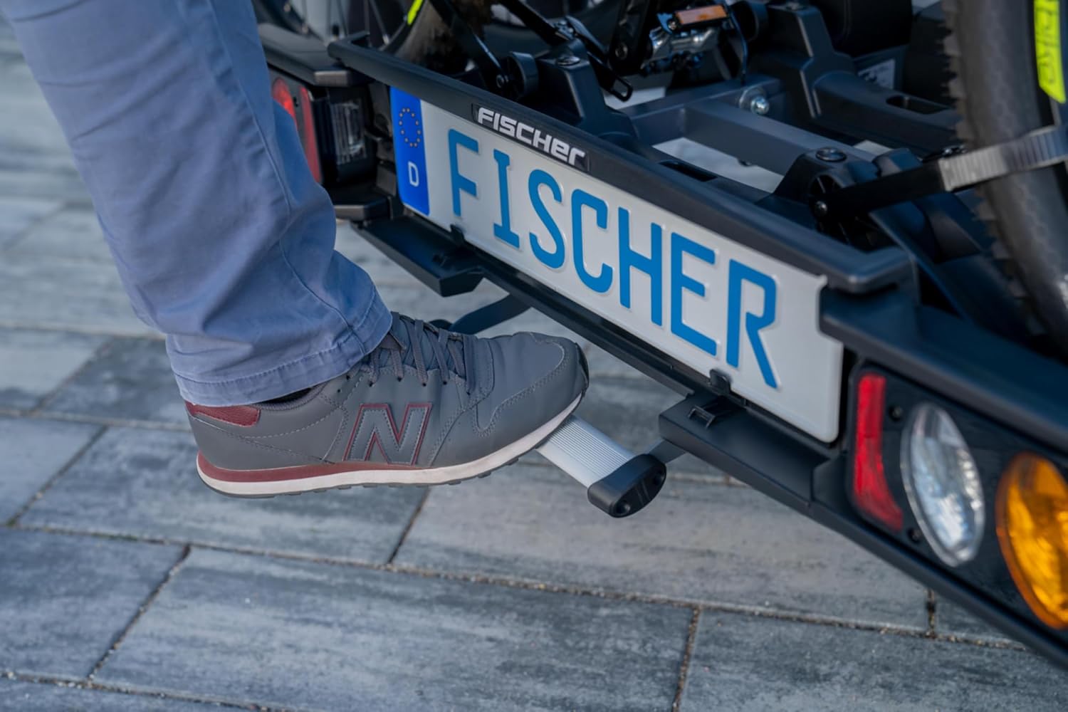 Fischer Kupplungs-Fahrradträger ProlineEvo 2, für 2 Fahrräder bis 60kg Nutzlast, E-Bike geeignet, vormontiert, abschließbar, faltbar – Bild 12