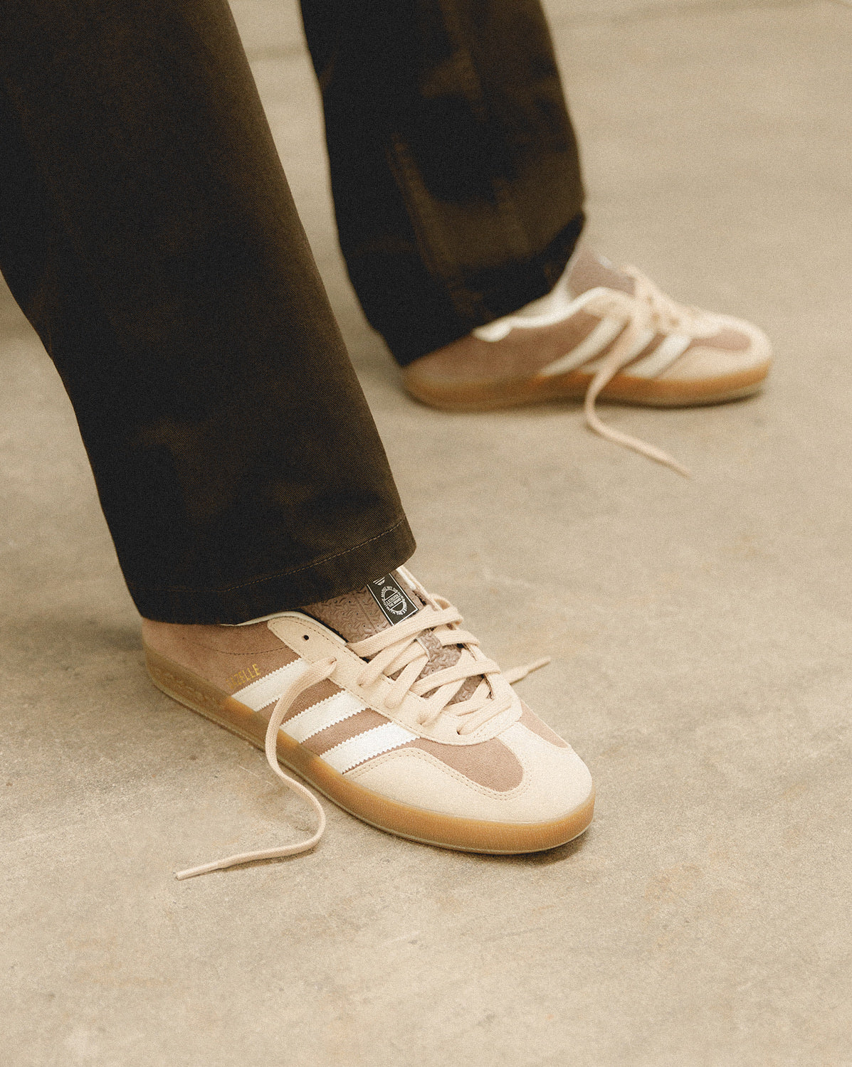 Drei Streifen Gazelle Indoor – Bild 3