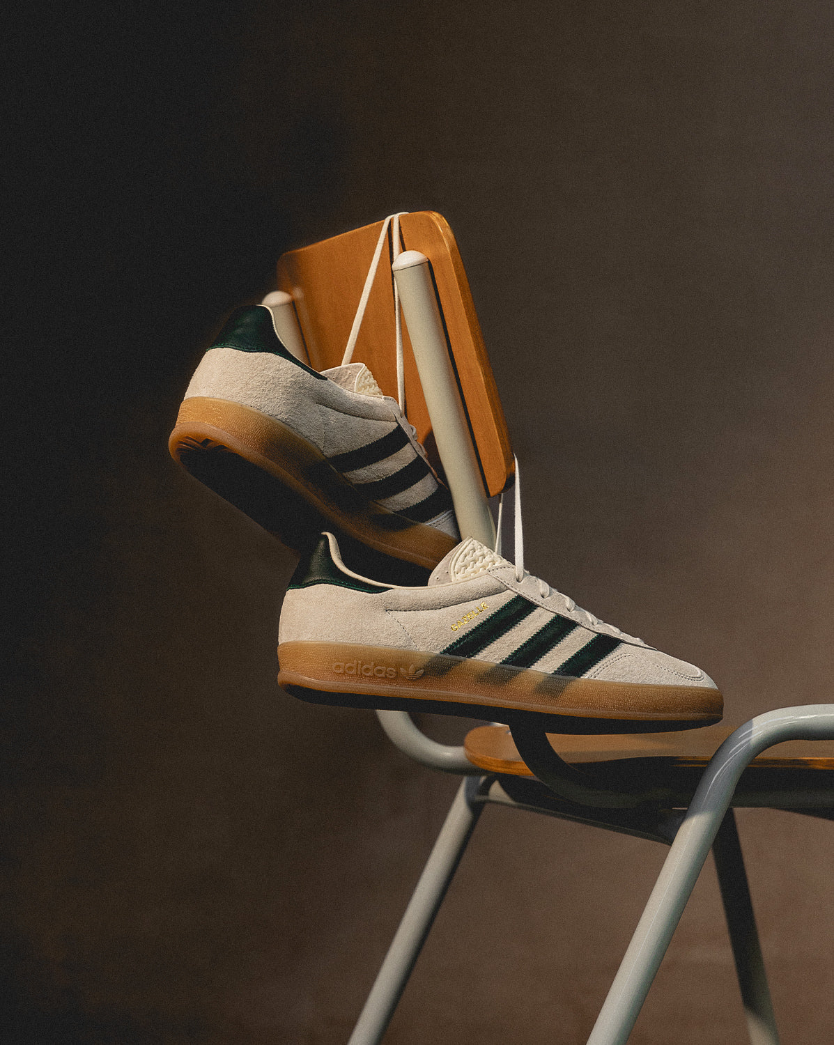Drei Streifen Gazelle Indoor – Bild 4