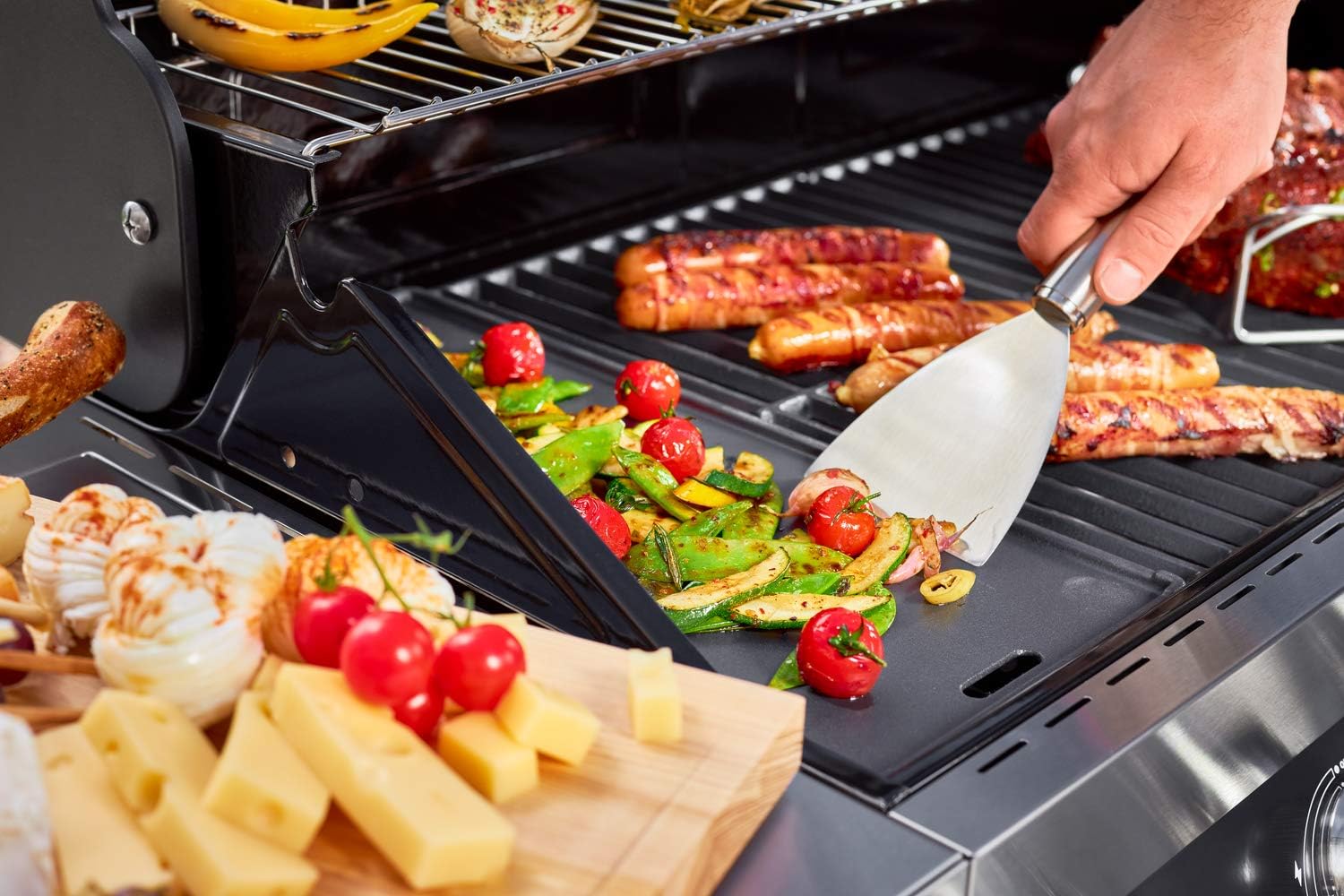 RÖSLE Elektrogrill BBQ-Portable Videro E2-P, tragbarer Tischgrill mit 2 Brennern, Warmhalterost und Deckel mit Glaseinsatz, pulverbeschichteter Stahl, schwarz/silbern – Bild 69