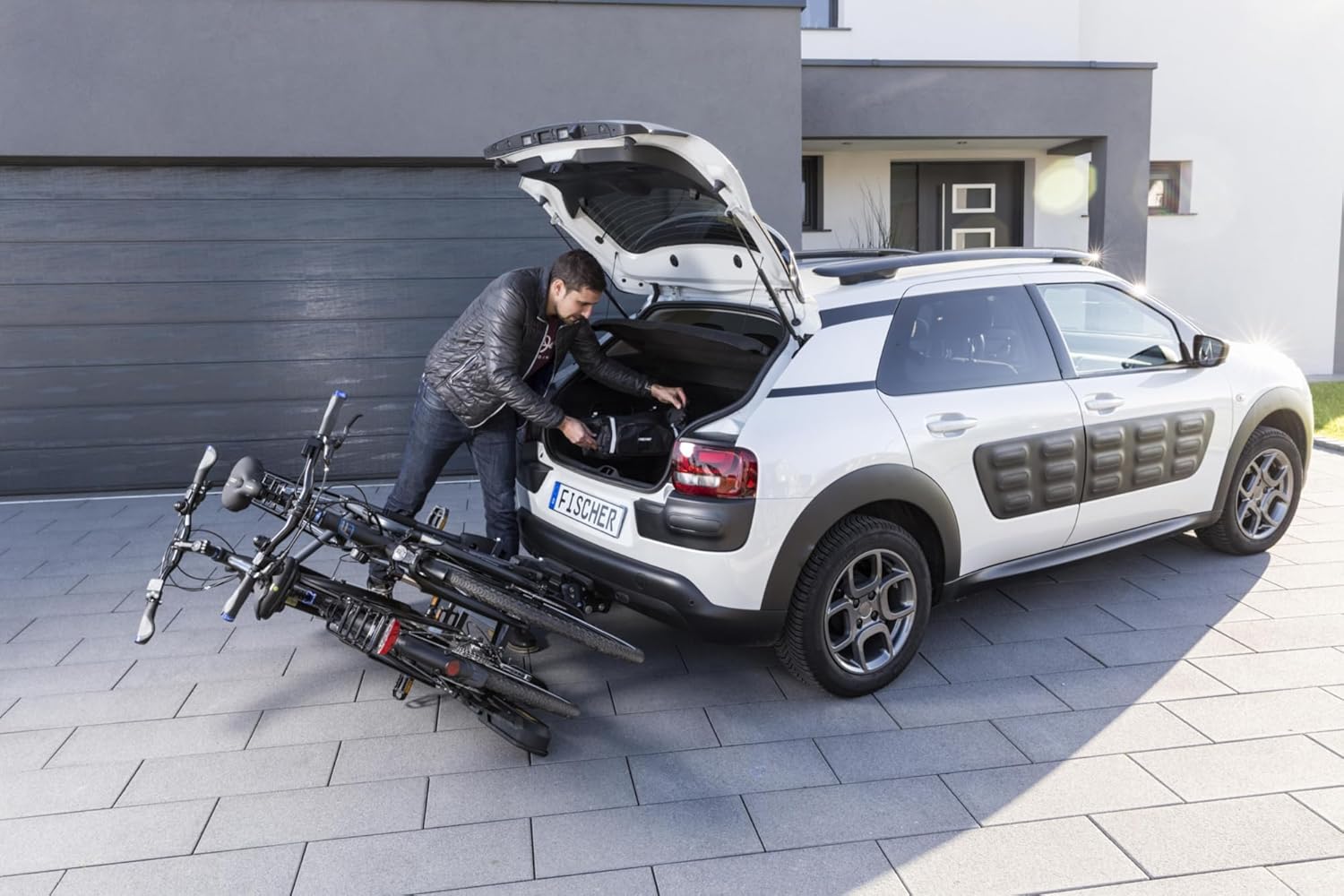 Fischer Kupplungs-Fahrradträger ProlineEvo 2, für 2 Fahrräder bis 60kg Nutzlast, E-Bike geeignet, vormontiert, abschließbar, faltbar – Bild 8